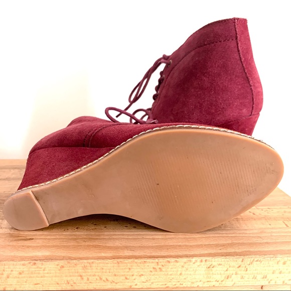 Shoemint Burgundy Lace-Up Wedge Booties 6.5 - Picture 3 of 3